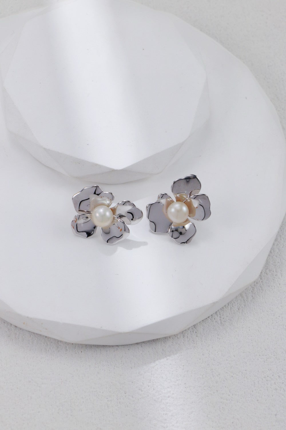 Handmade sterling silver flower earrings with pearl center – hypoallergenic botanical jewelry
