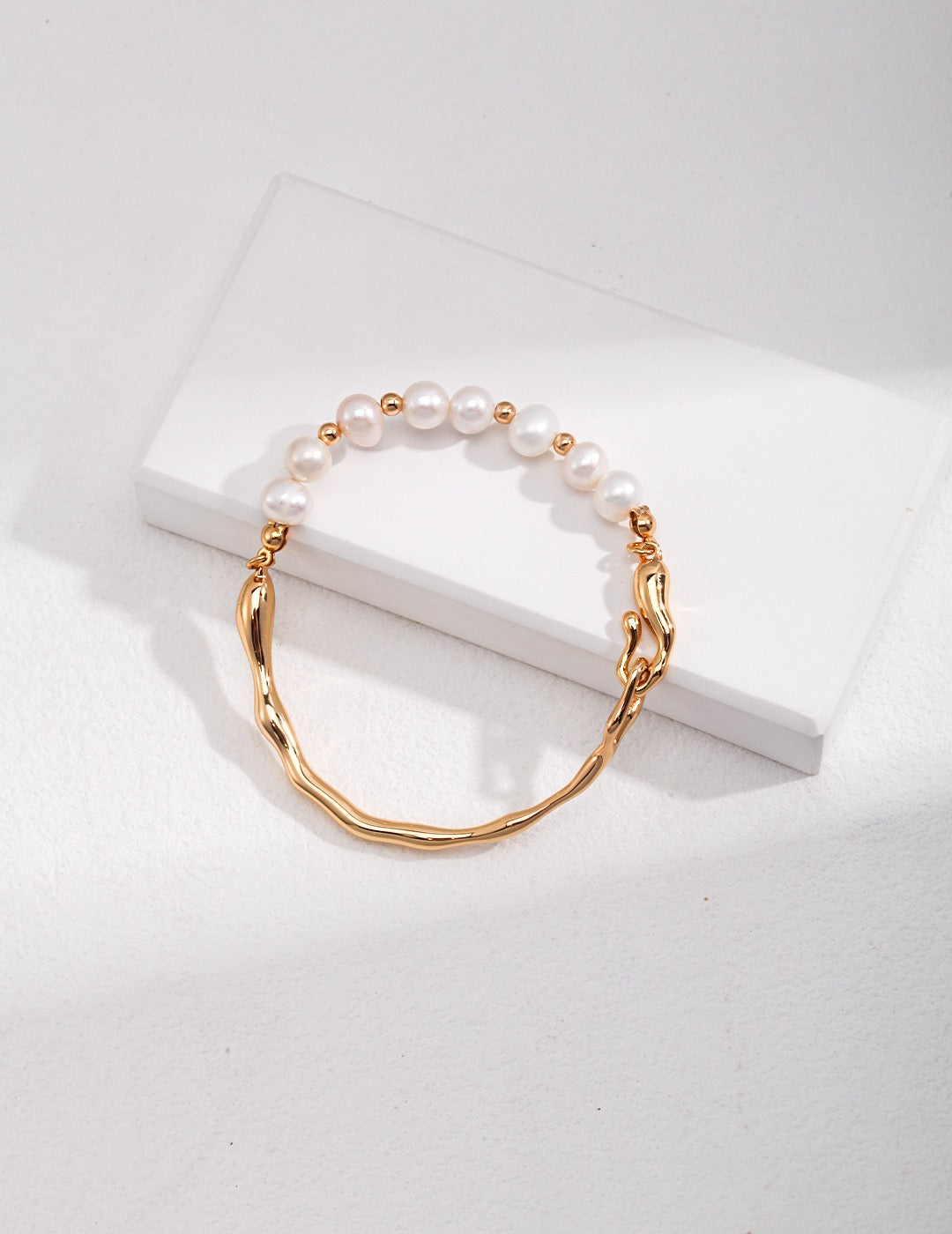 Perlenkettenarmband in Tropfenform