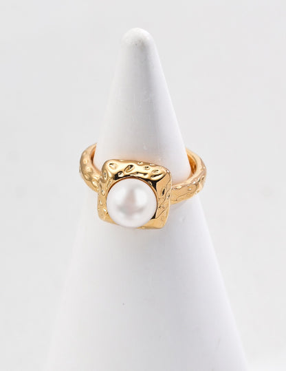 Minimalistischer Ring mit Naturperlen
