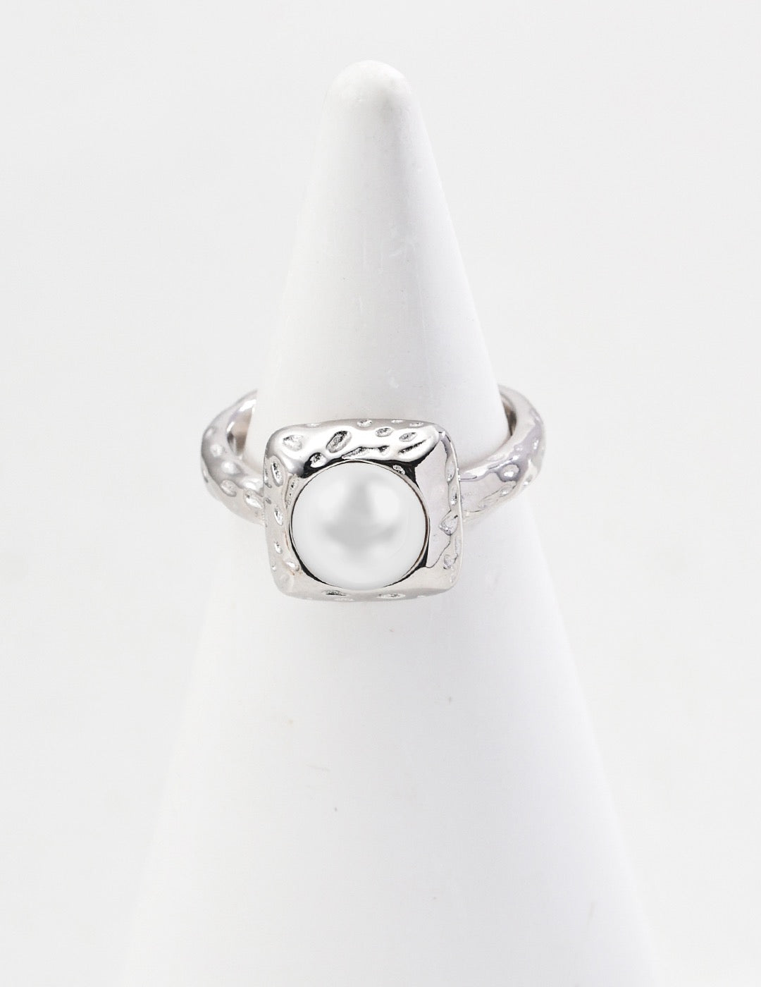 Minimalistischer Ring mit Naturperlen