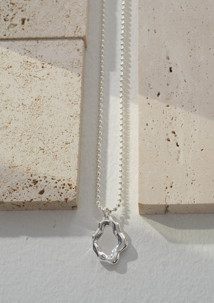 Collier Zen Lakeside – Argent sterling fluide avec chaîne réglable