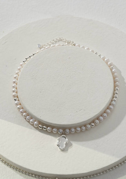 Collier de perles Zen Lakeside – Pendentif en argent fluide